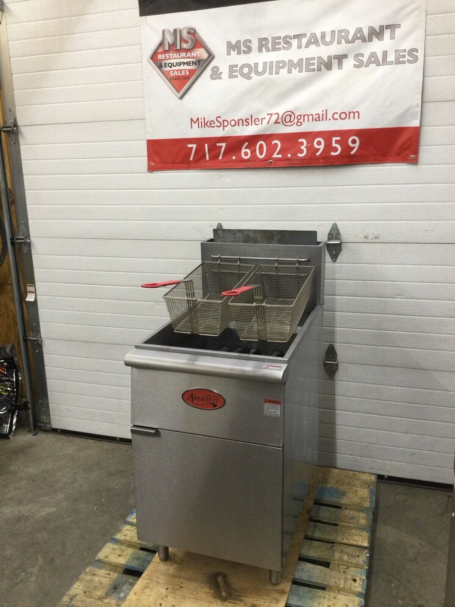 Avantco FF100 Natural GAS 70-100 lb. Stainless Steel Tube Floor Fryer - 150,000 BTU