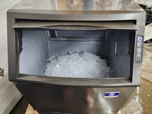 Manitowoc UYF0140A Undercounter Ice Machine, Half Dice, 137lbs. 26”W Refurbished