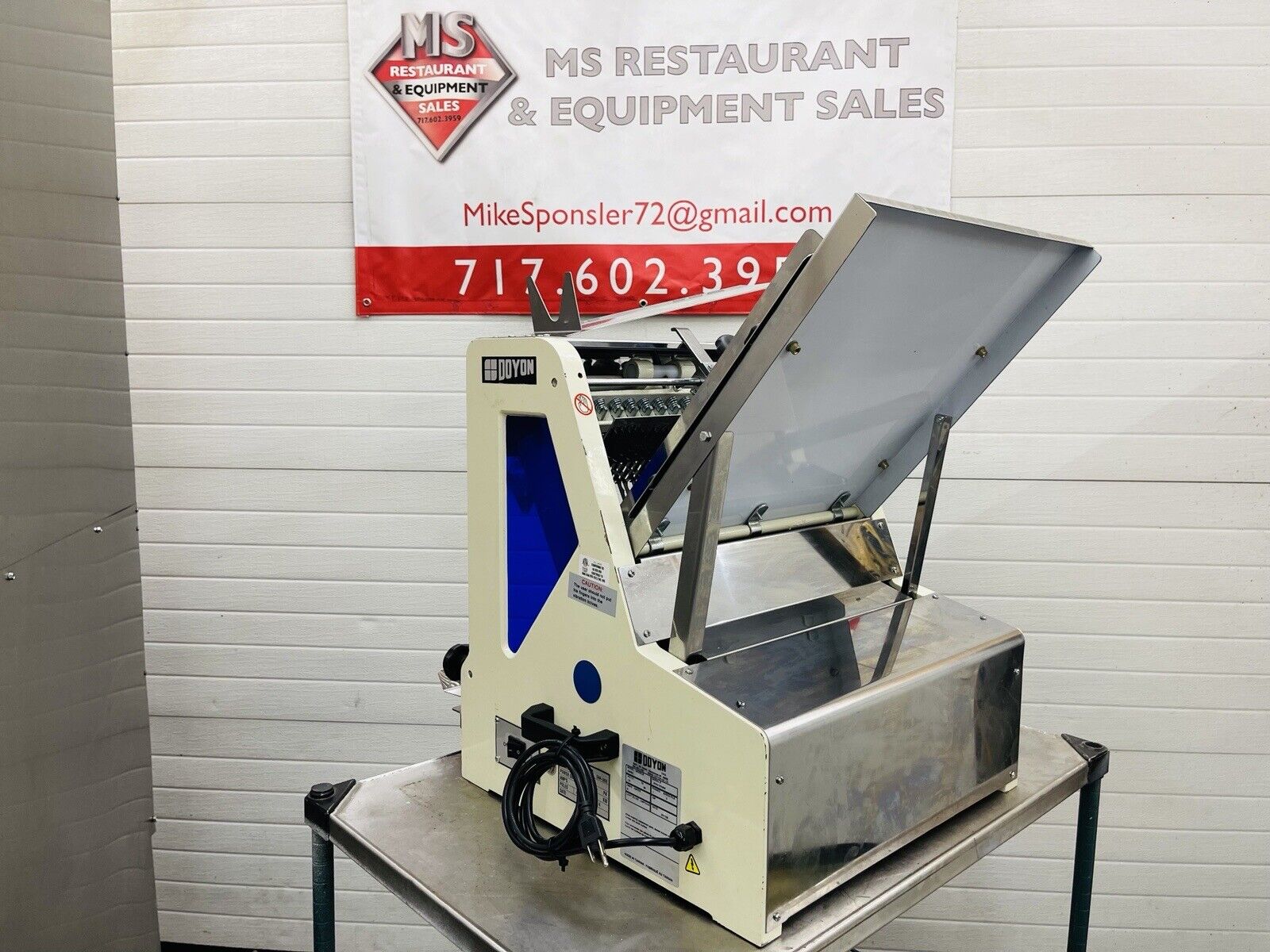 Doyon SM302A Table Model Bread Slicer for 240 Loaves Per Hour, 3/4 Slice,  120v - Plant Based Pros